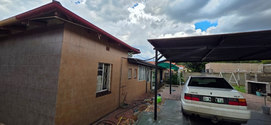 5 Bedroom Property for Sale in Elandia North West